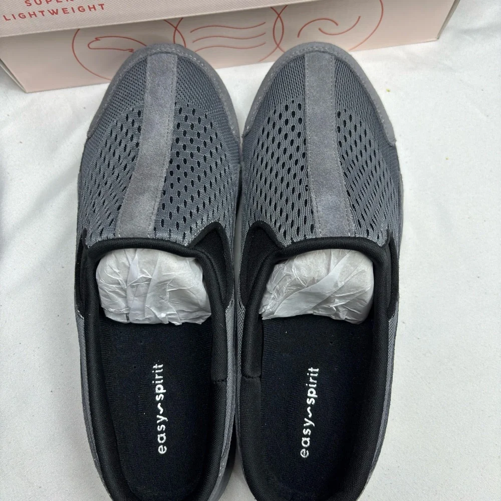 Easy Spirit Womens TRAVEL TIME675
Dark Gray Comfort Insole Leather Clogs
NWB 8M - Picture 4 of 7